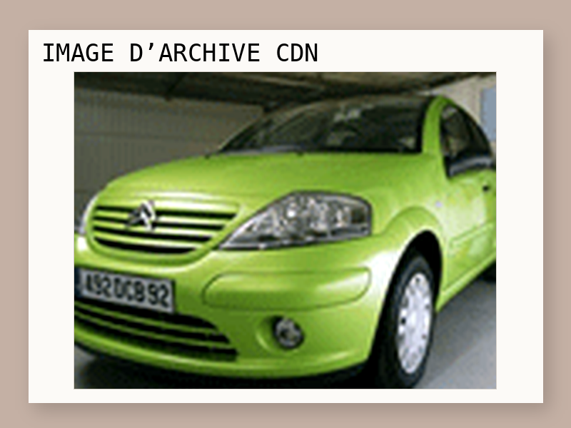 Une voiture Citroën C3 avec Virgin Connection.